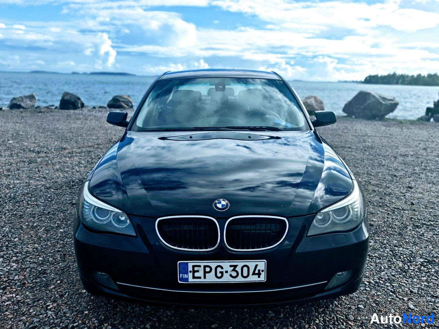 Blue BMW 520i 2008, front, photo 3