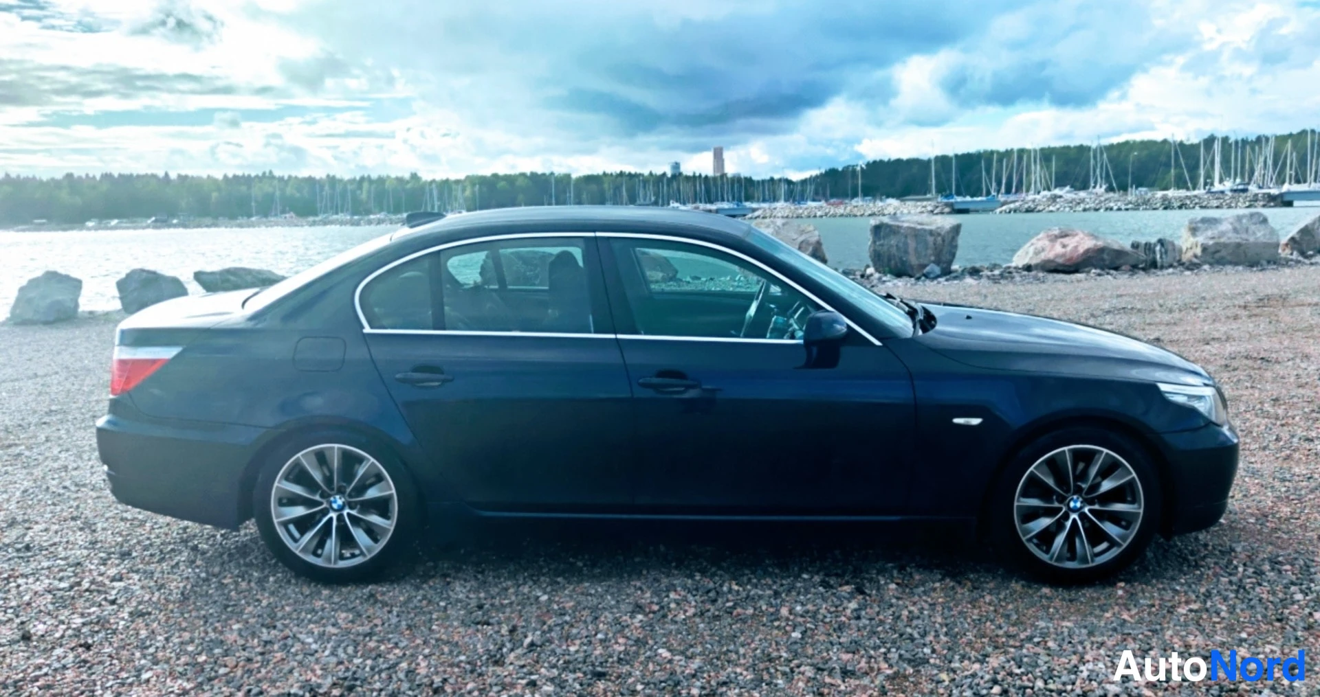 Blue BMW 520i 2008, side, photo 5