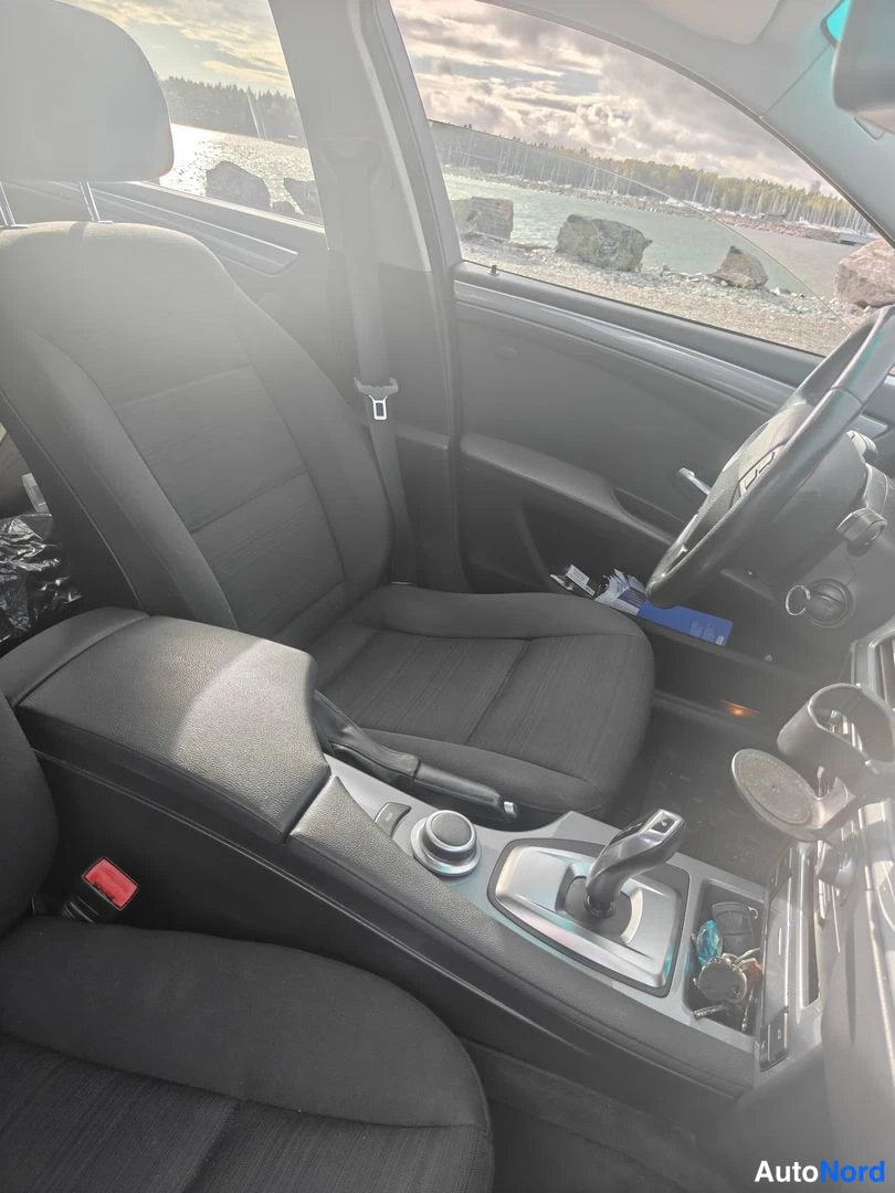 Blue BMW 520i 2008, cockpit, photo 9