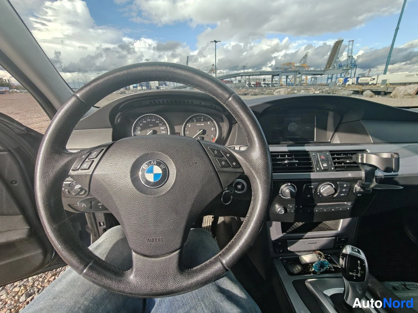 Blue BMW 520i 2008, cockpit, photo 10