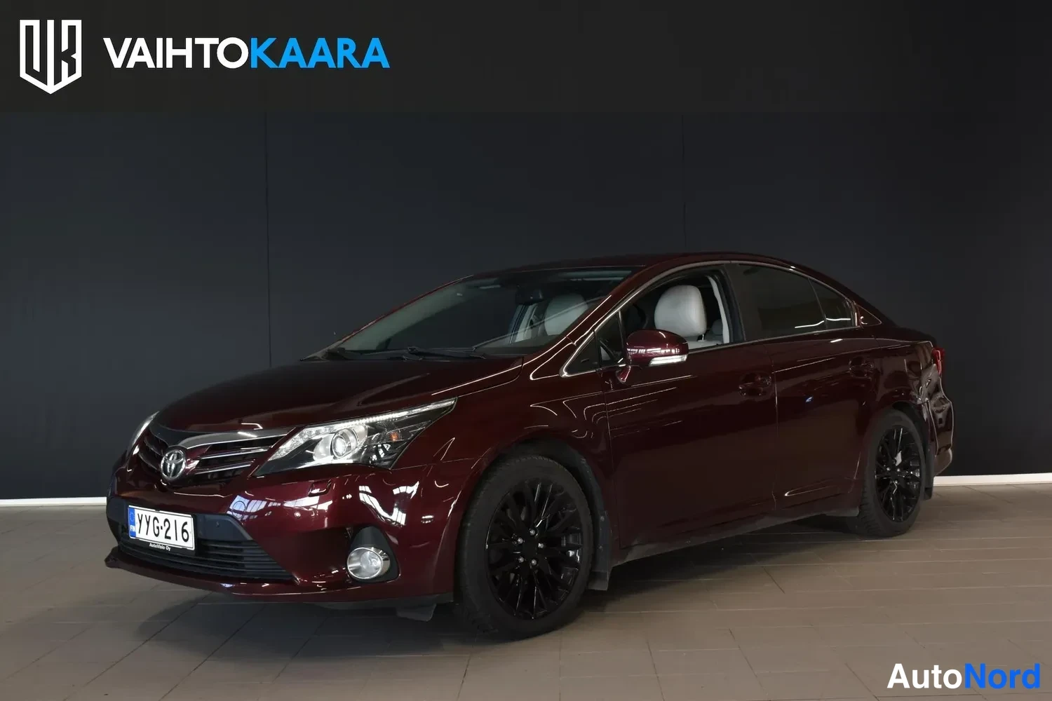 Red Toyota Avensis 2014, front three-quarter, nose to the left, photo 1