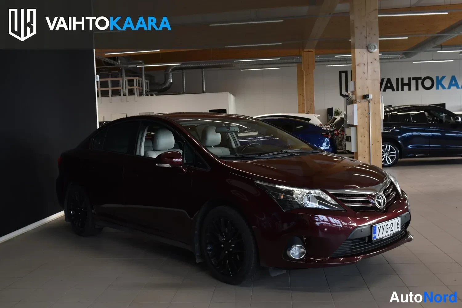 Red Toyota Avensis 2014, front three-quarter, nose to the right, photo 2