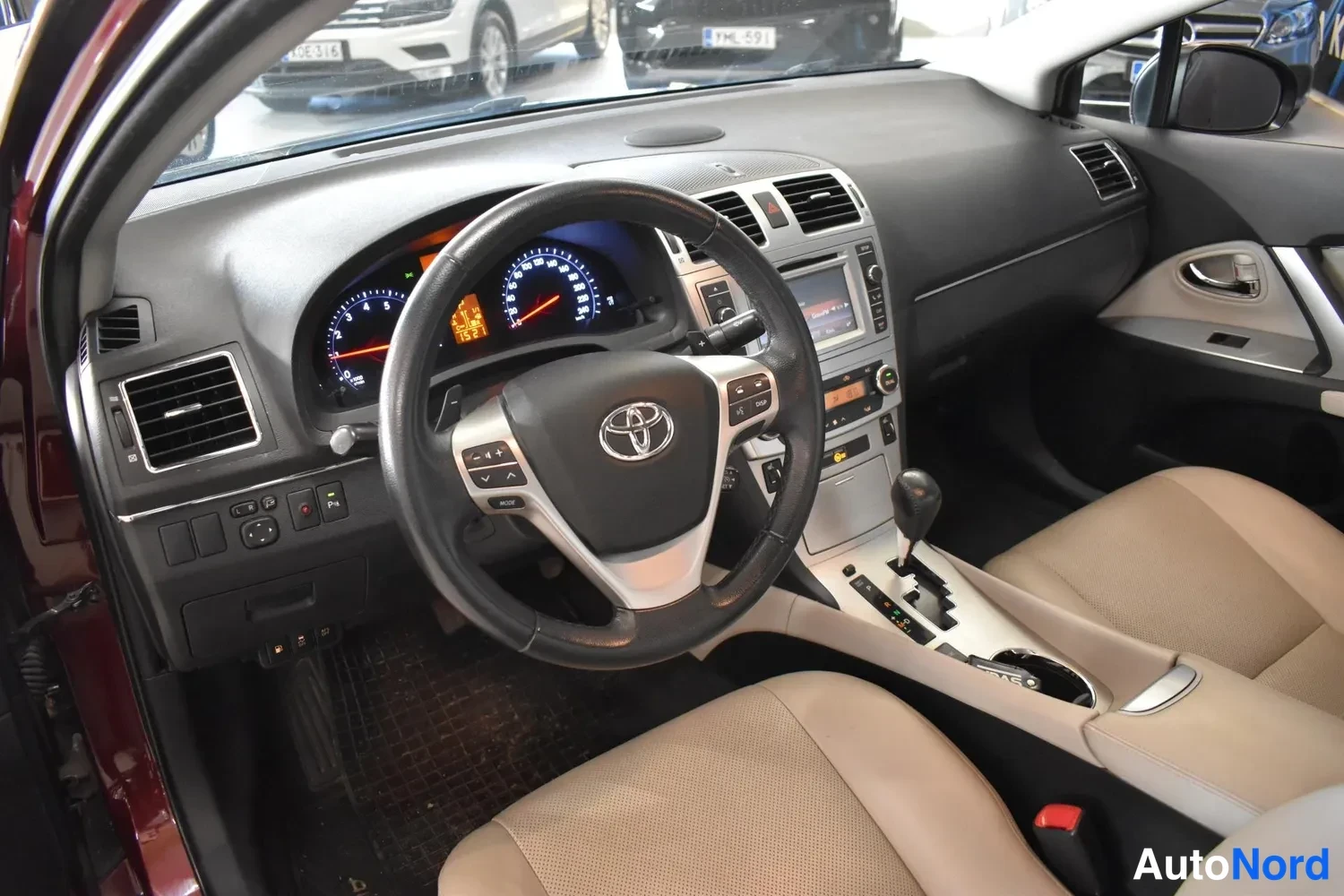 Red Toyota Avensis 2014, cockpit, photo 4