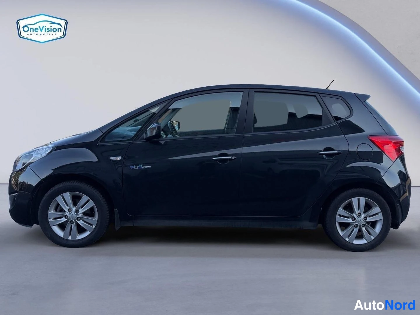 Musta Hyundai ix20 2012, etuviisto, keula vasemmalle, kuva 2