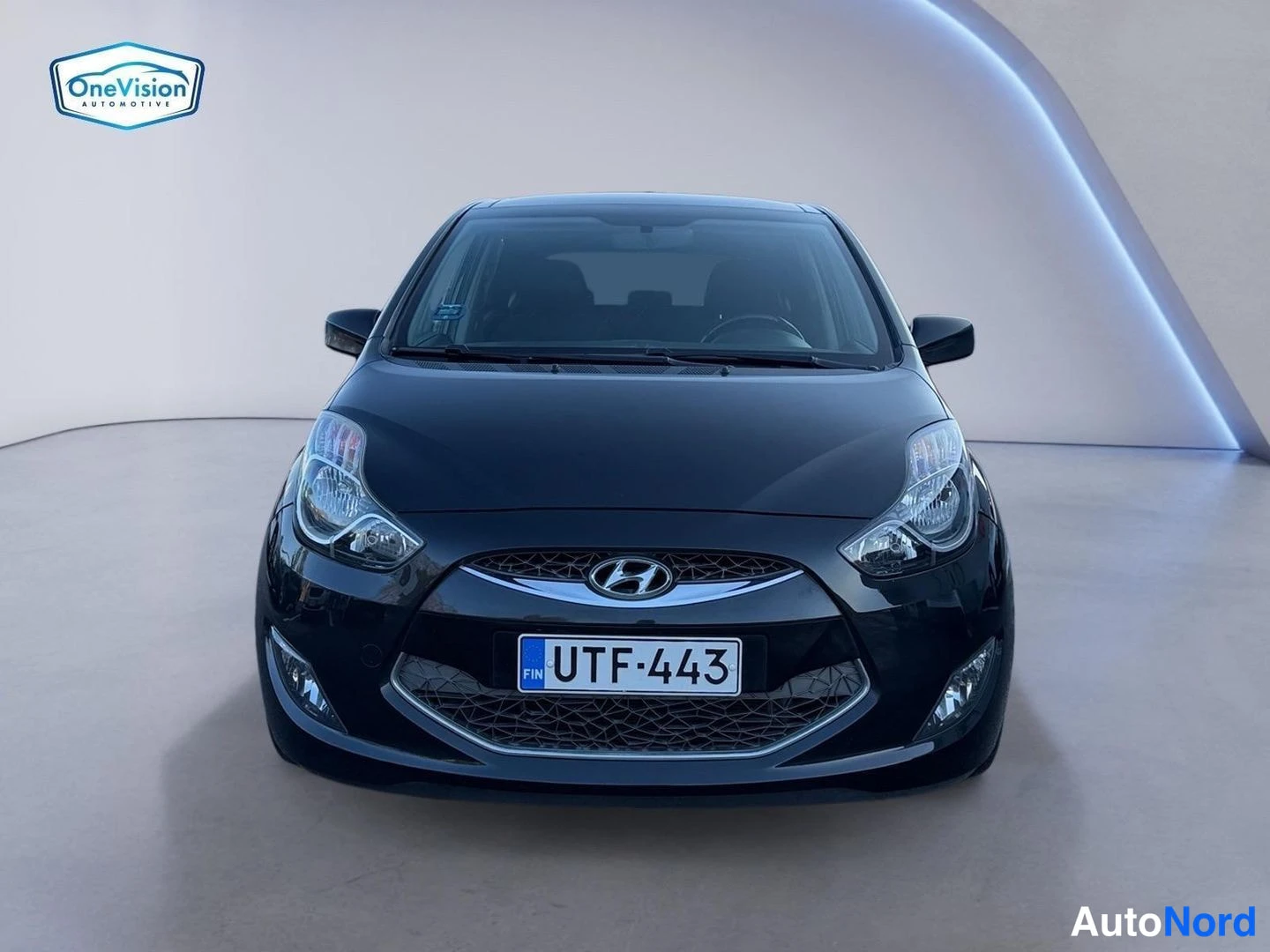 Musta Hyundai ix20 2012, edestä, kuva 4