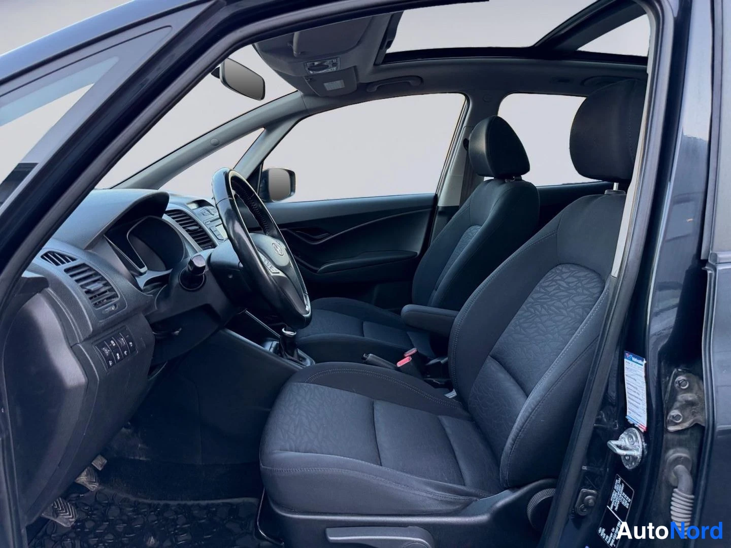 Musta Hyundai ix20 2012, etuistuimet, kuva 10