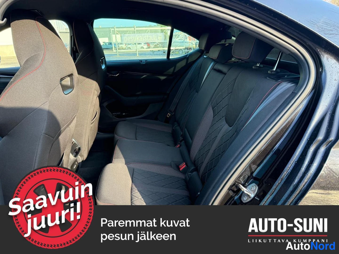 Musta Skoda Octavia 2024, takaistuimet, kuva 8