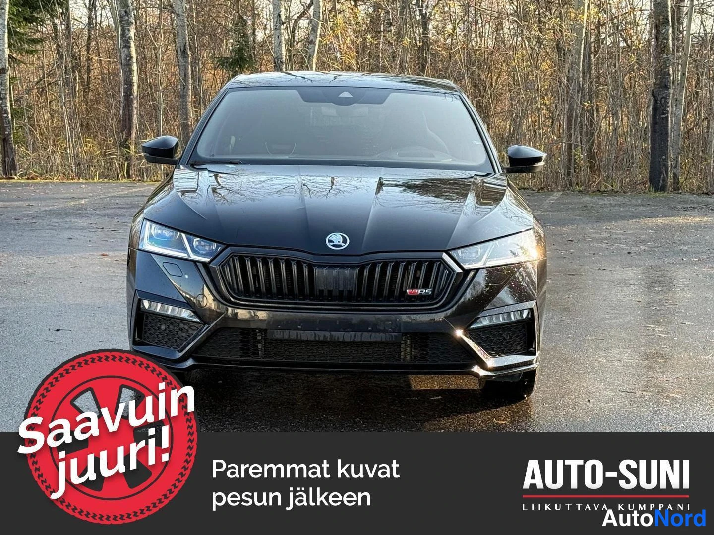 Musta Skoda Octavia 2024, edestä, kuva 3
