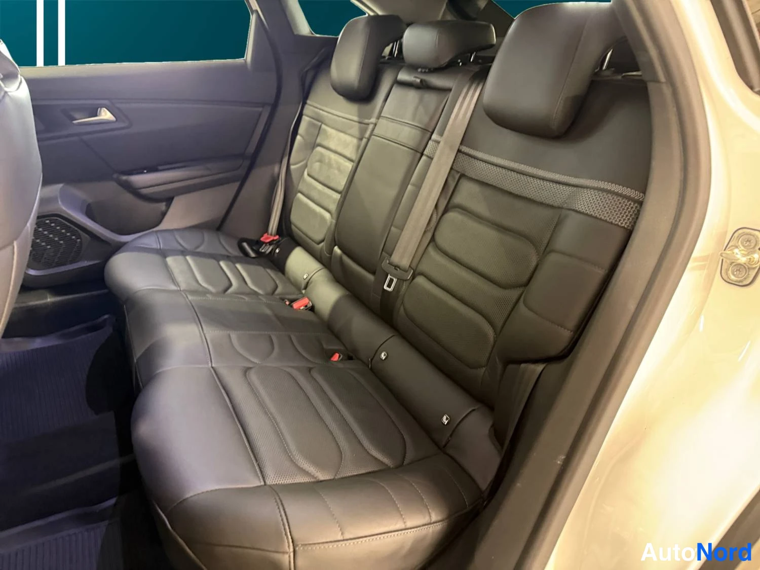 Valkoinen Citroen C5 x 2022, takaistuimet, kuva 12