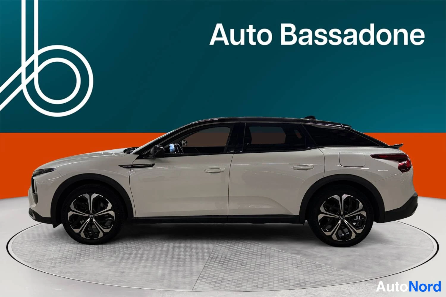 Valkoinen Citroen C5 x 2022, sivulta, kuva 4
