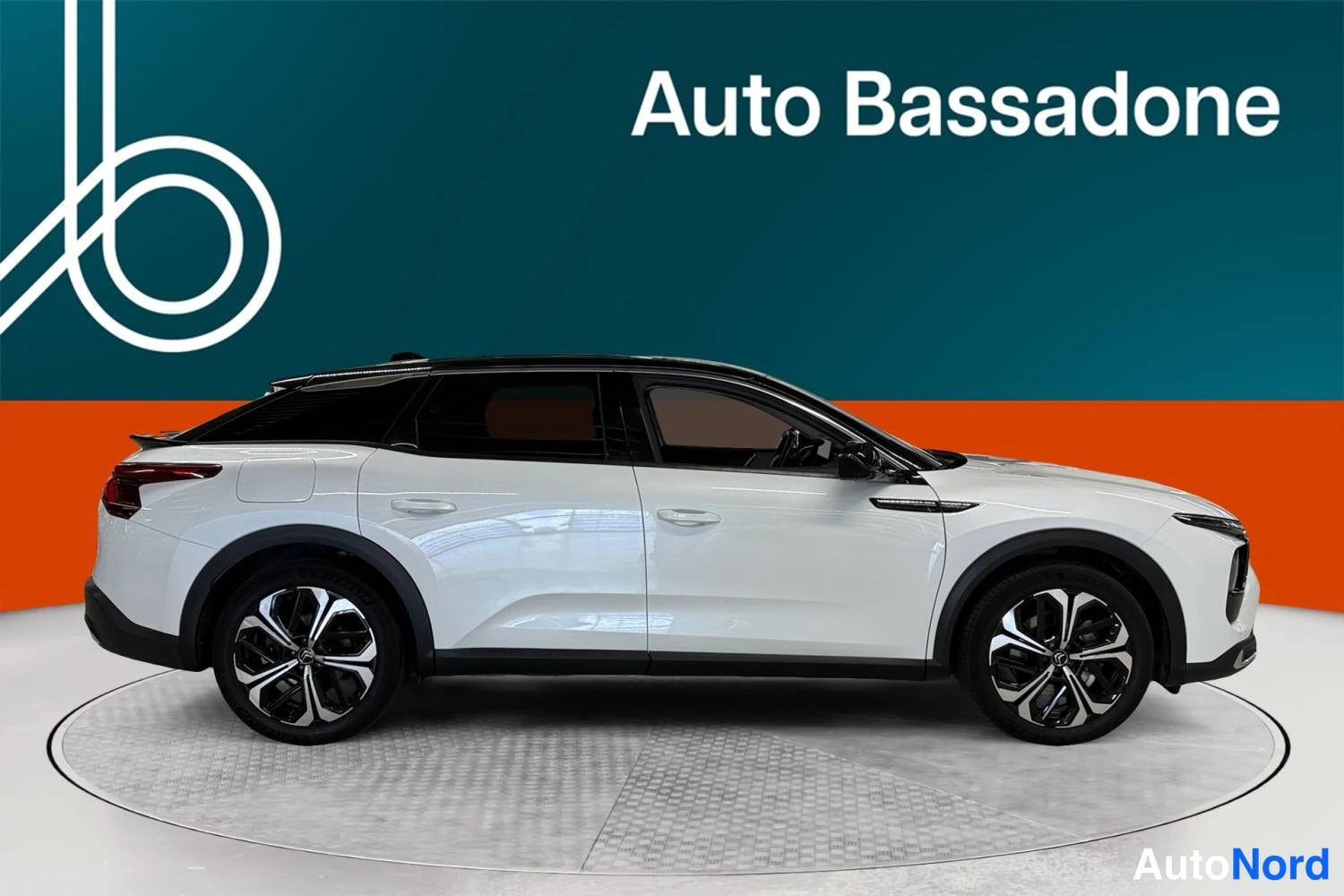 Valkoinen Citroen C5 x 2022, sivulta, kuva 5